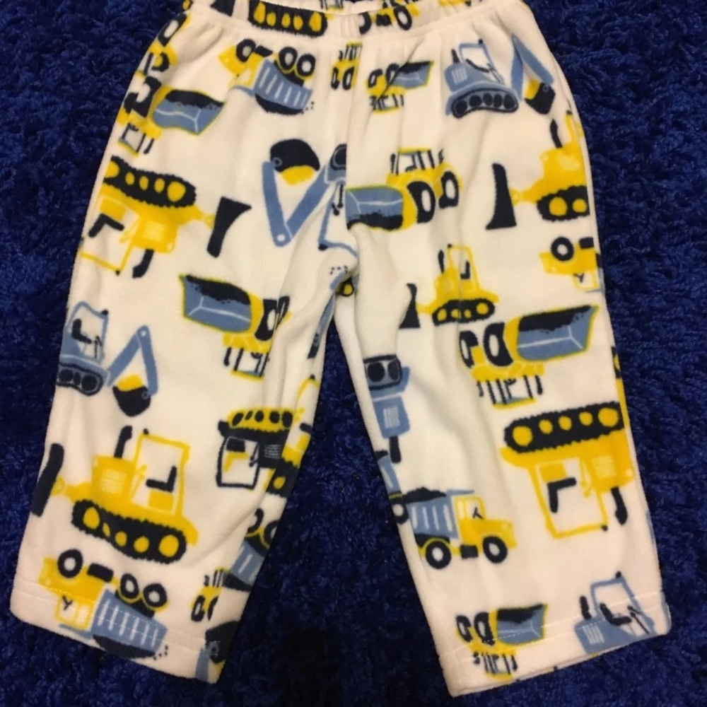 Carter’s Pajama Set - Picture 2 of 5